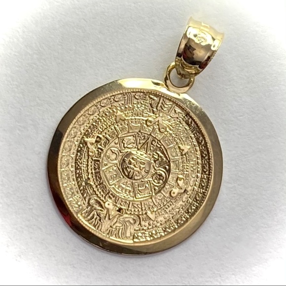 Solid 14K Gold Mayan Aztec Calendar Pendant - Picture 4 of 4